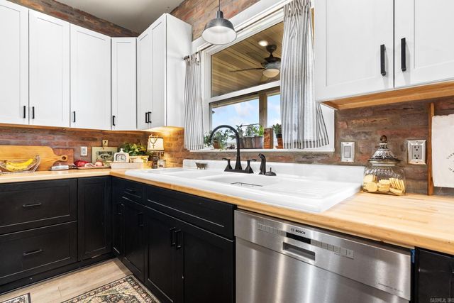 2935 MC 2027, Yellville, AR 72687