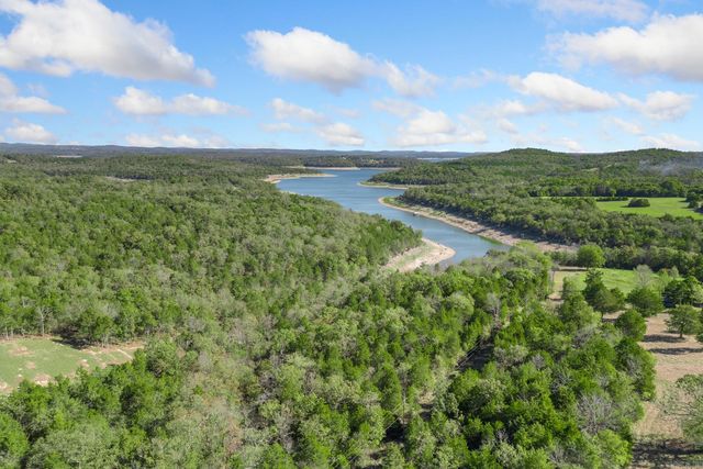 2935 MC 2027, Yellville, AR 72687