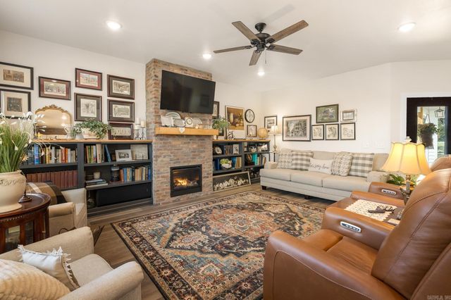 2935 MC 2027, Yellville, AR 72687