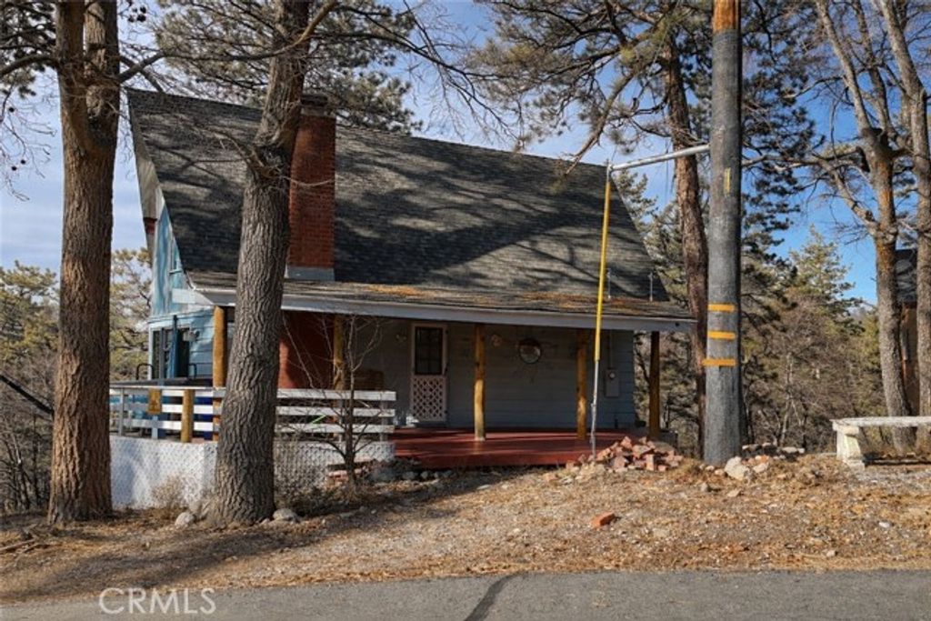 1172 Crags Lane, Fawnskin, CA 92333