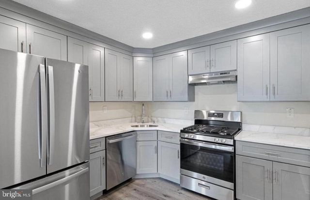 42 MENDREY CT, Trenton, NJ 08648