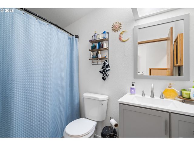 10815 Se BUSH St, Portland, OR 97266
