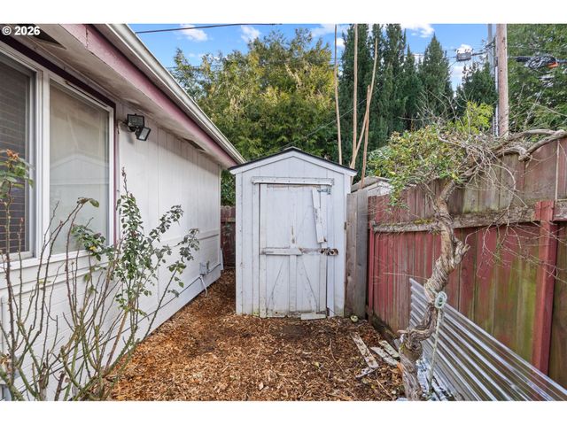 10815 Se BUSH St, Portland, OR 97266