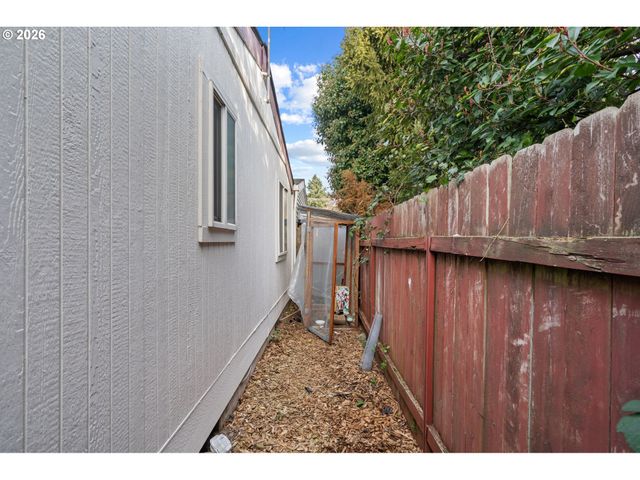 10815 Se BUSH St, Portland, OR 97266