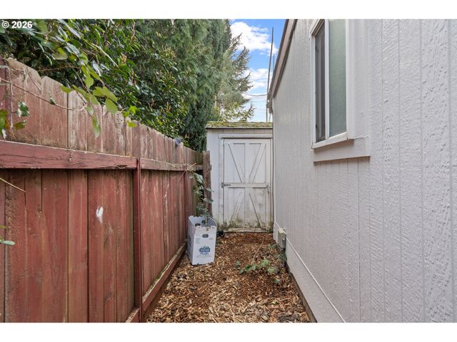 10815 Se BUSH St, Portland, OR 97266