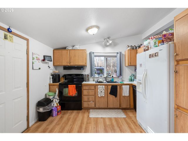 10815 Se BUSH St, Portland, OR 97266
