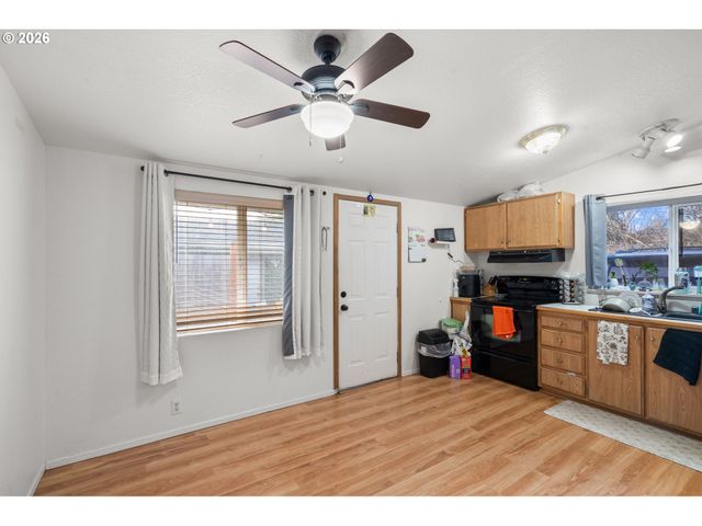 10815 Se BUSH St, Portland, OR 97266