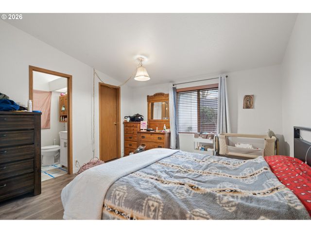 10815 Se BUSH St, Portland, OR 97266