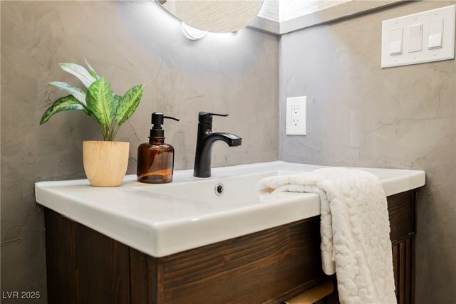 8330 Carmel Ridge Court, Las Vegas, NV 89113