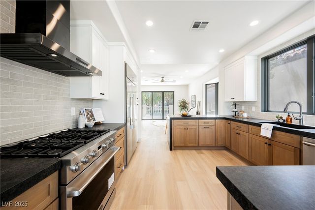 8330 Carmel Ridge Court, Las Vegas, NV 89113