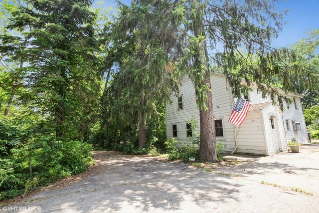705 W Hillcrest Road, Palatine, IL 60074