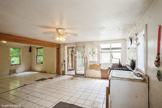 705 W Hillcrest Road, Palatine, IL 60074