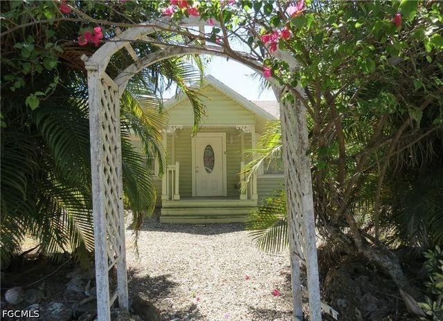 2704 2nd ST, Fort Myers, FL 33916