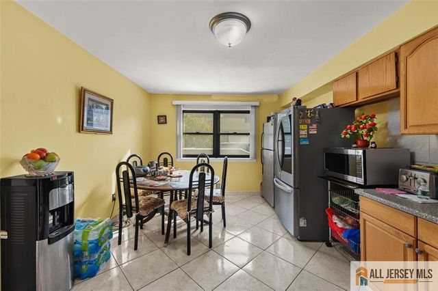 2605 Merrywood Drive, Edison, NJ 08817