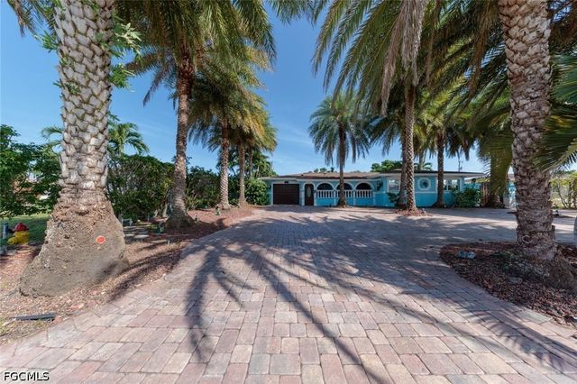 1013 SE 44th ST, Cape Coral, FL 33904