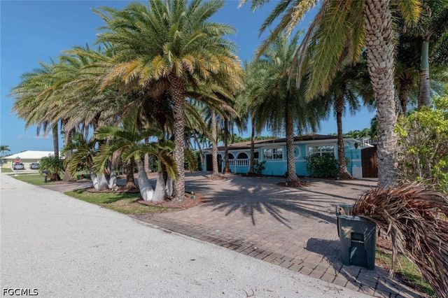1013 SE 44th ST, Cape Coral, FL 33904