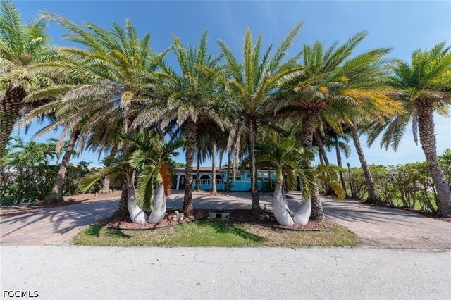 1013 SE 44th ST, Cape Coral, FL 33904