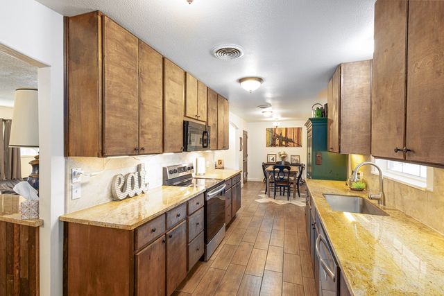 117 Hilltop Dr, Kerrville, TX 78028