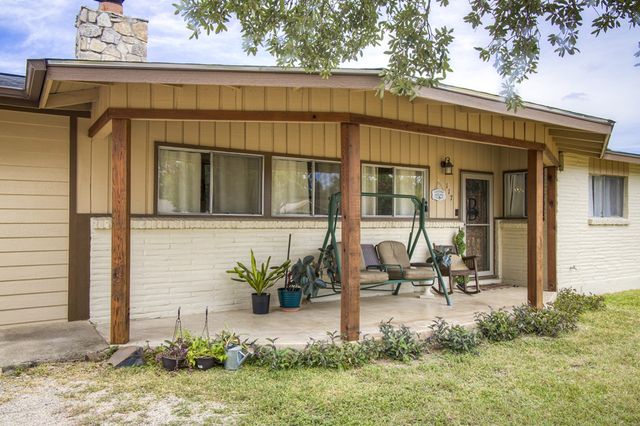 117 Hilltop Dr, Kerrville, TX 78028