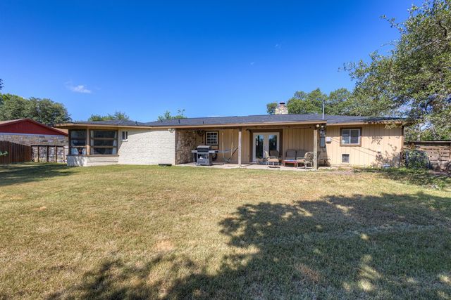 117 Hilltop Dr, Kerrville, TX 78028