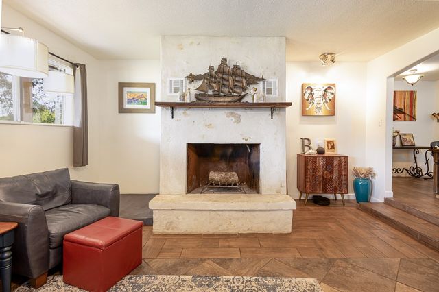 117 Hilltop Dr, Kerrville, TX 78028