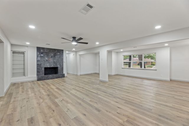 810 Sharpshire Street, Grand Prairie, TX 75050