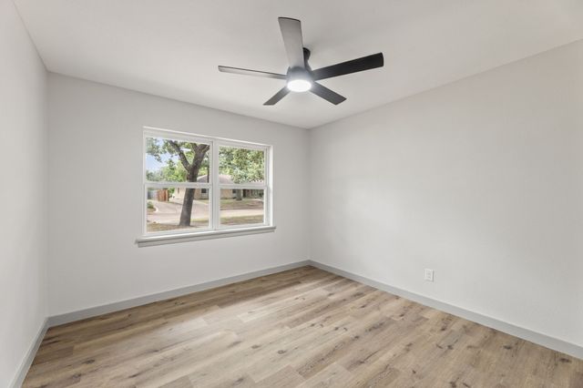 810 Sharpshire Street, Grand Prairie, TX 75050