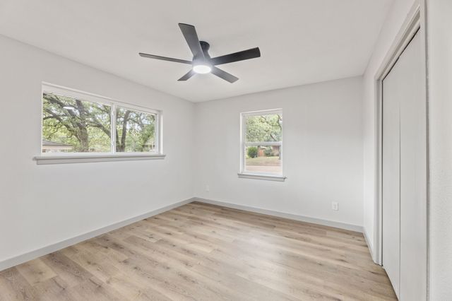 810 Sharpshire Street, Grand Prairie, TX 75050