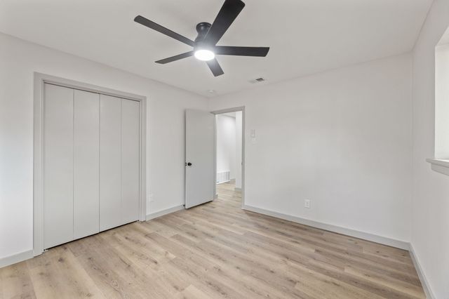 810 Sharpshire Street, Grand Prairie, TX 75050