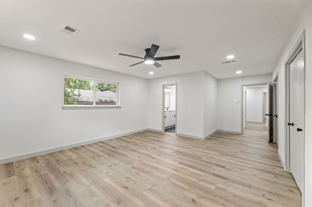 810 Sharpshire Street, Grand Prairie, TX 75050