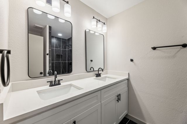 810 Sharpshire Street, Grand Prairie, TX 75050