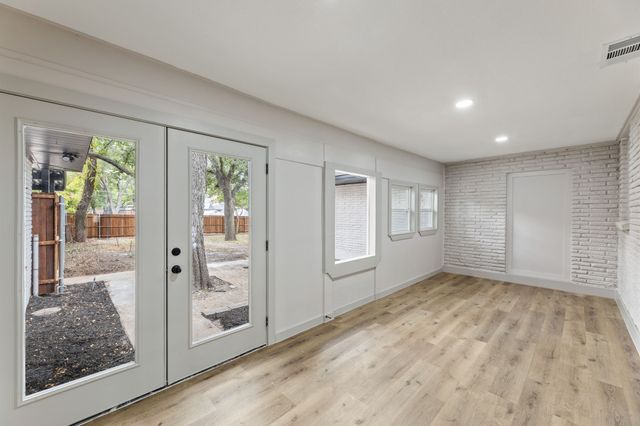 810 Sharpshire Street, Grand Prairie, TX 75050