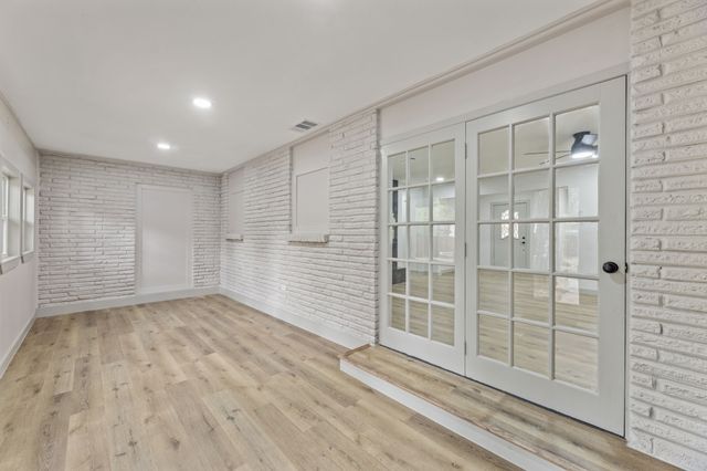 810 Sharpshire Street, Grand Prairie, TX 75050