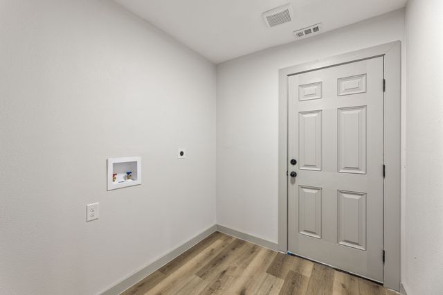 810 Sharpshire Street, Grand Prairie, TX 75050