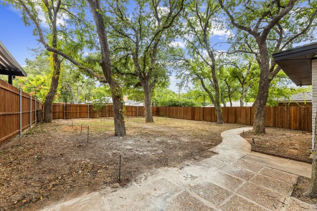 810 Sharpshire Street, Grand Prairie, TX 75050