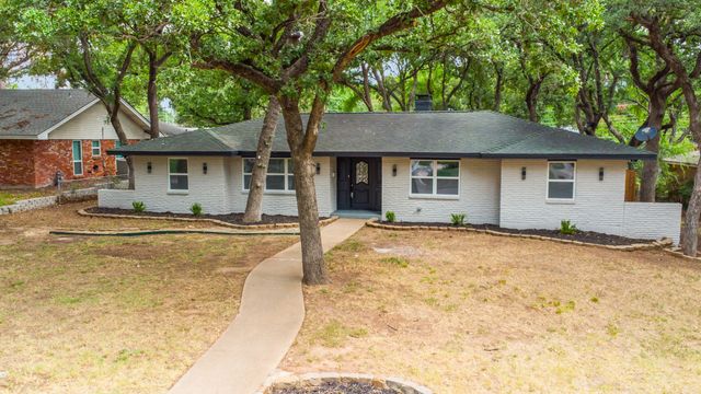 810 Sharpshire Street, Grand Prairie, TX 75050