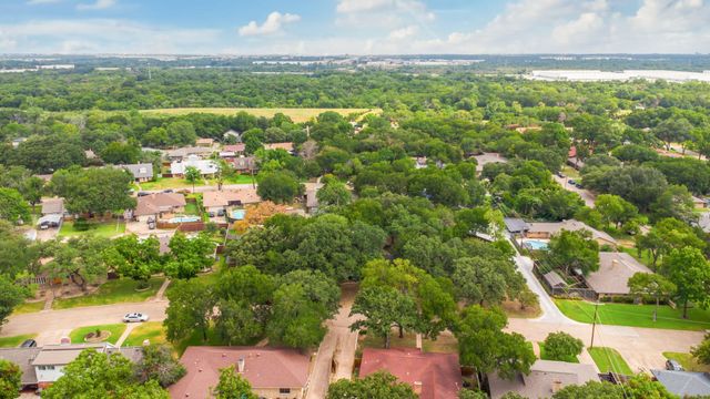 810 Sharpshire Street, Grand Prairie, TX 75050