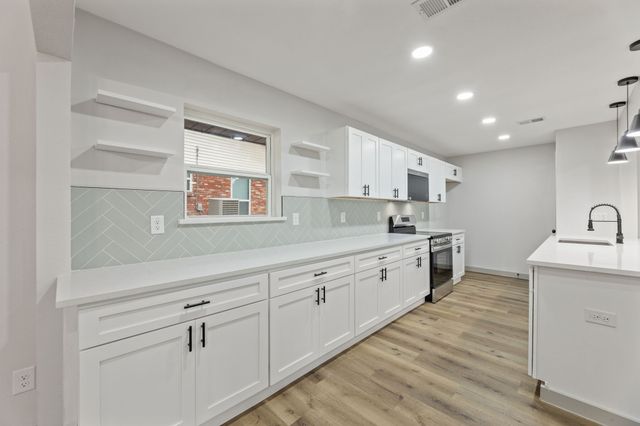 810 Sharpshire Street, Grand Prairie, TX 75050