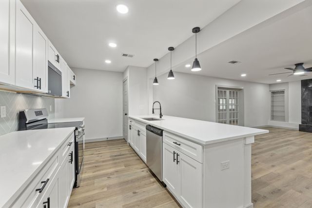 810 Sharpshire Street, Grand Prairie, TX 75050