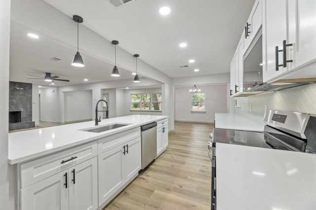 810 Sharpshire Street, Grand Prairie, TX 75050