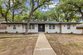 810 Sharpshire Street, Grand Prairie, TX 75050