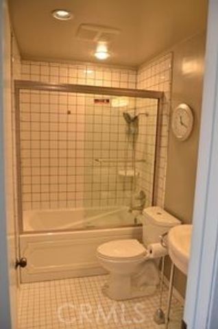 2621 E 20th Street 15, Signal Hill, CA 90755