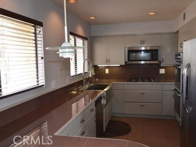 2621 E 20th Street 15, Signal Hill, CA 90755