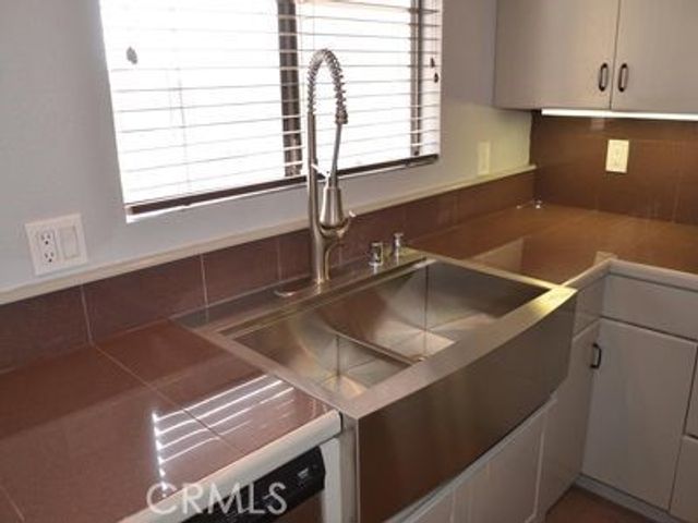 2621 E 20th Street 15, Signal Hill, CA 90755