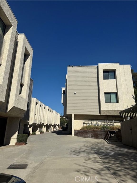 2621 E 20th Street 15, Signal Hill, CA 90755