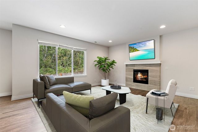 8442 NE 203rd Place, Bothell, WA 98011