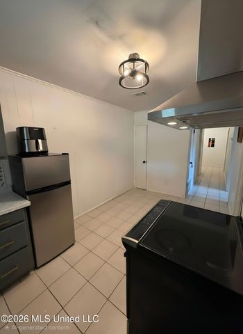 111 N Island View Avenue, Long Beach, MS 39560
