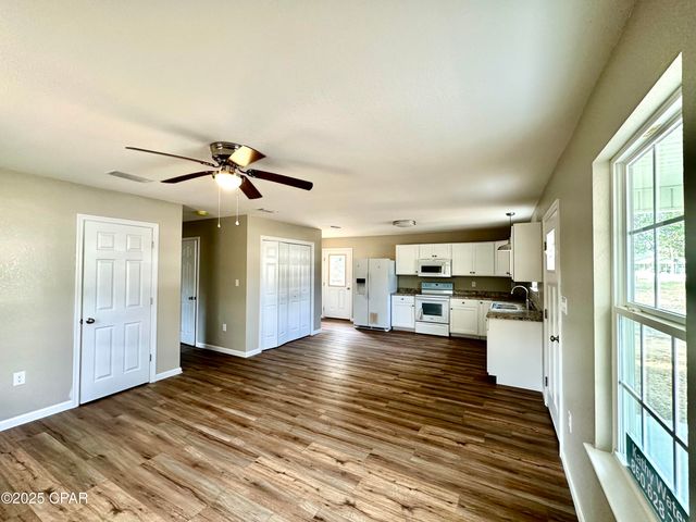 6630 Grande Oak Loop, Grand Ridge, FL 32442