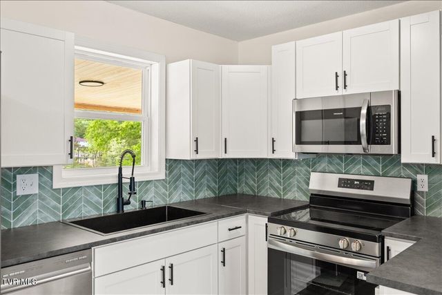 225 Lisa Lane, Piney Flats, TN 37686