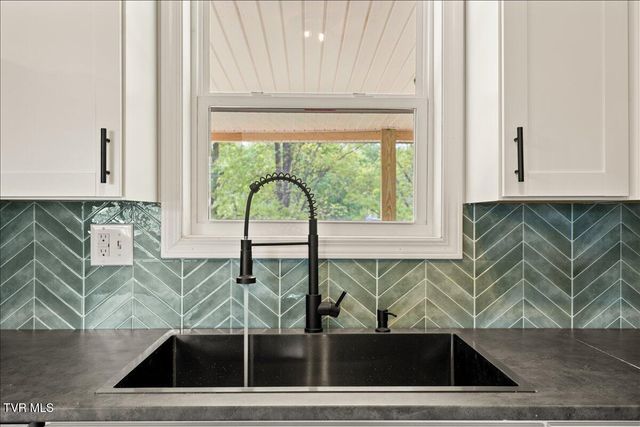 225 Lisa Lane, Piney Flats, TN 37686